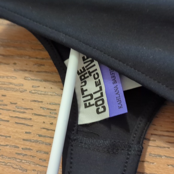 Black tunic with back out - Picture 2 of 4